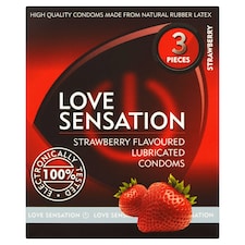 Love Sensation Hladké lubrikované prezervatívy s jahodovou vôňou 3 ks